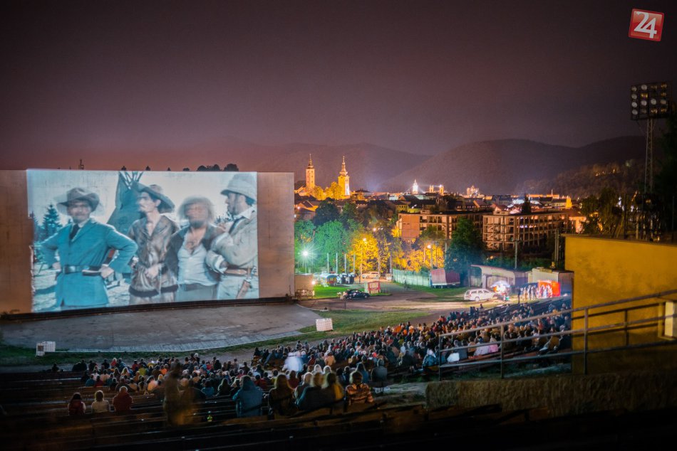 Ilustračný obrázok k článku Letné kino na bystrickom amfiteátri odhalilo lákadlá. V PROGRAME aj európsky unikát