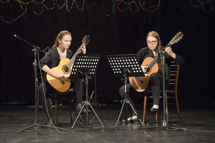 Ilustračný obrázok k článku Gitarové duo SZUŠ Jánoš bodovalo na festivale komornej hudby v Čadci