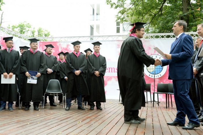 Ilustračný obrázok k článku Prví absolventi duálneho vzdelávania v Košiciach: Ukončilo ho viac ako 20 študentov