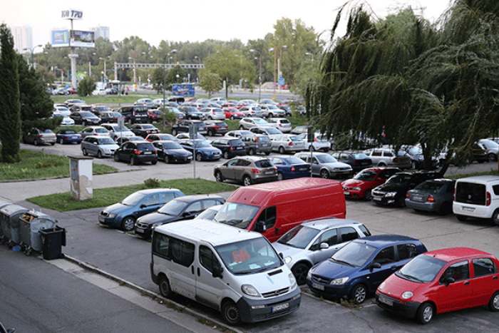 Ilustračný obrázok k článku Večerný boj o parkovacie miesta je každodennou realitou Petržalčanov