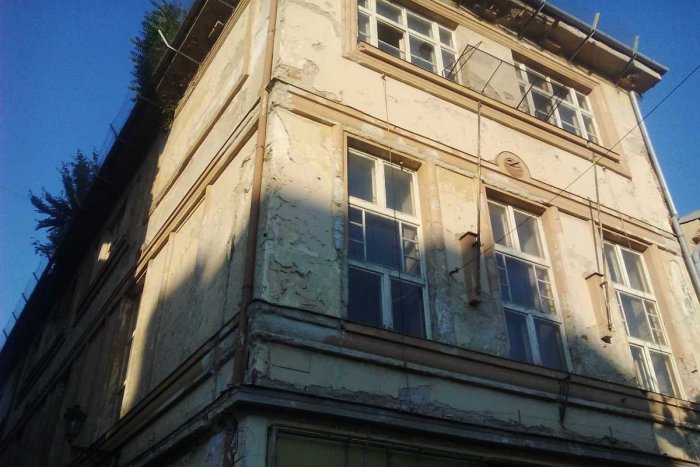 Ilustračný obrázok k článku Meštiansky dom, ktorý špatí Hlavnú ulicu: Kedysi v ňom vraj strašilo, teraz ho čaká poriadna zmena! FOTO