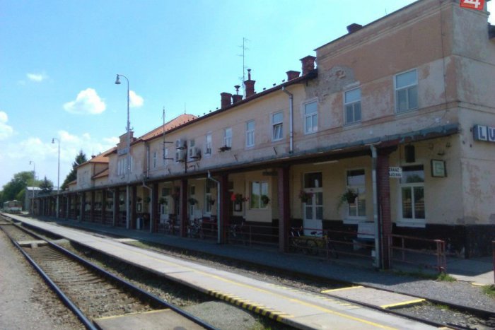 Ilustračný obrázok k článku FOTO: Veľká hanba Lučenca: Dočká sa železničná stanica rekonštrukcie?