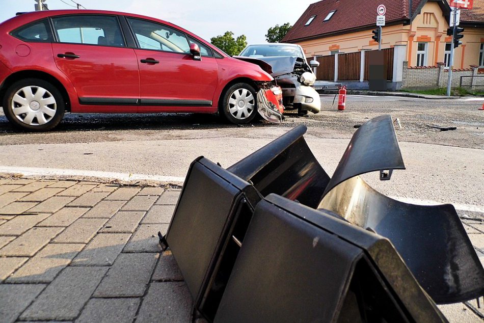 Ilustračný obrázok k článku FOTO tesne po zrážke: 4 autá v sebe na Košickej!