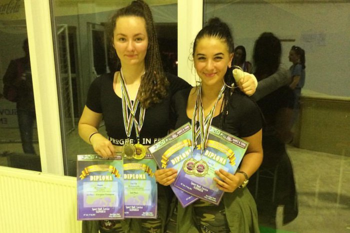 Ilustračný obrázok k článku Považskobystričanky Adriana (18) a Mária (15) uspeli na ME: Cenné kovy aj so zlomenou rukou!