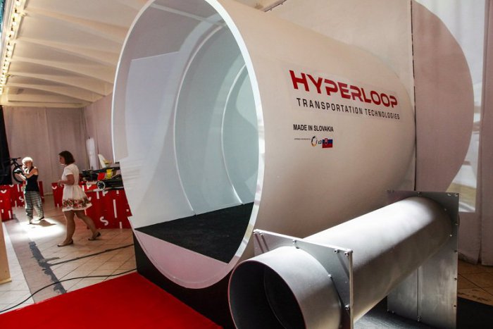Ilustračný obrázok k článku SUMMIT REGIÓNOV a MIEST: Nenechajte si ujsť živé diskusie, napríklad aj doprave hyperloopom