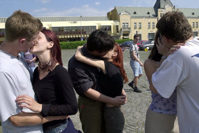 Ilustračný obrázok k článku Pokus o považskobystrický rekord v bozkávaní: Tipnete si počet odvážlivcov?