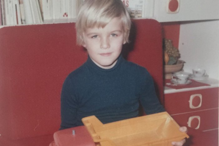 Ilustračný obrázok k článku SERIÁL: Bystrickí poslanci v detstve. Spoznáte chlapca s retro tatrovkou?