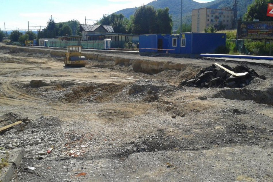 Ilustračný obrázok k článku FOTO a VIDEO: V Bystrici pribudol ďalší kráter. Autobuska sa mení na nepoznanie