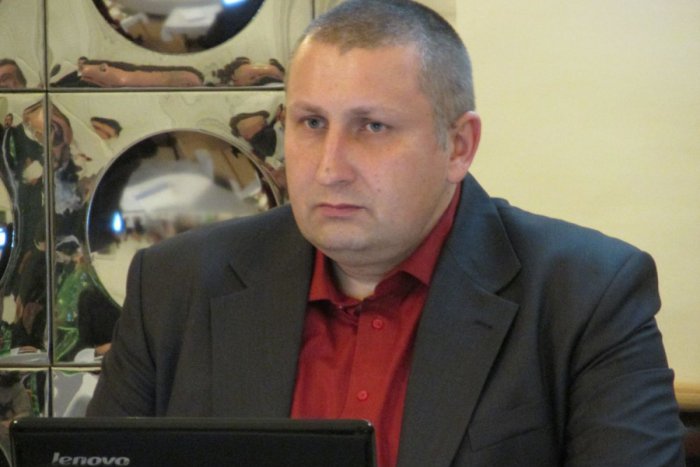 Ilustračný obrázok k článku Šéf mestských policajtov čelil tvrdej kritike: Poslanec obvinil náčelníka z ignorácie!