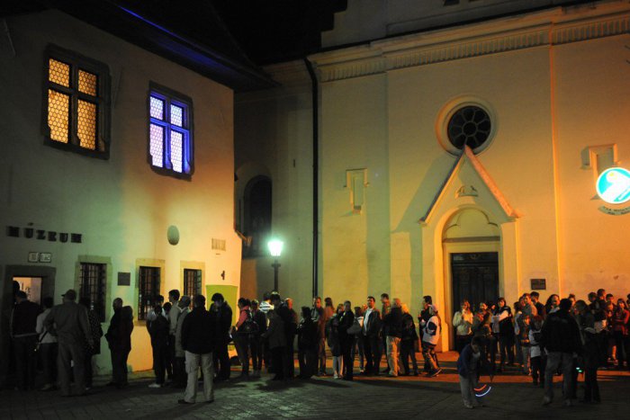 Ilustračný obrázok k článku Noc múzeí a galérií vo Fiľakove: Výstavy, koncert aj bezplatný vstup na hrad