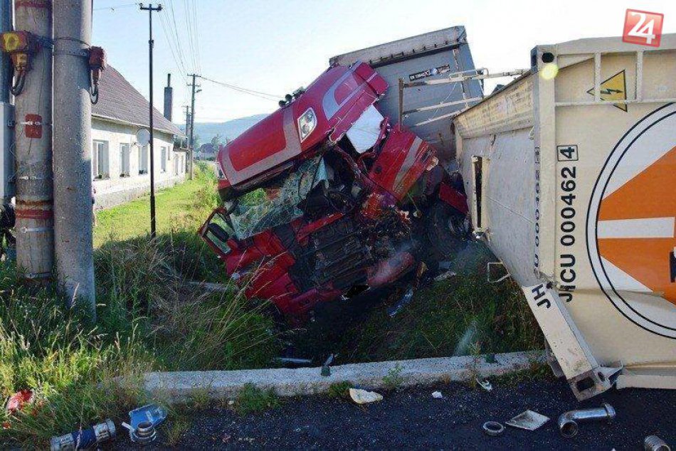 Ilustračný obrázok k článku FOTO: Čelná zrážka kamiónov pri Zvolene: Tragédia si vyžiadala život vodiča (†37)