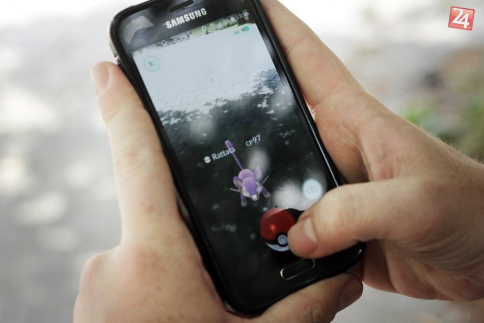 Ilustračný obrázok k článku Celosvetový hit aj v Rožňave: Ľudia vytiahli mobily, lovia pokémonov!