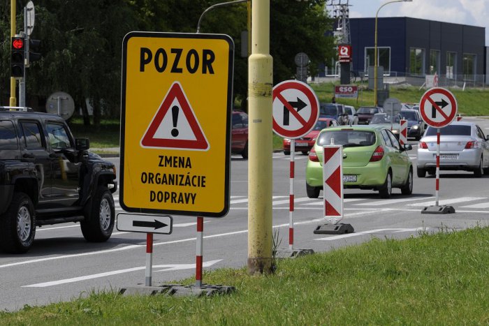 Ilustračný obrázok k článku Vyzbrojte sa trpezlivosťou: Dopravné obmedzenia v Považskej, kde a kedy?