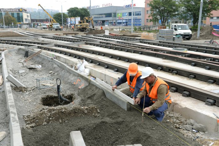 Ilustračný obrázok k článku Cestujúci MHD musia počítať s obmedzeniami: Na týchto úsekoch bude rekonštrukcia električkových tratí!