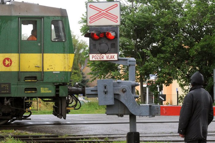 Ilustračný obrázok k článku Na železničných priecestiach v Ivanke pri Dunaji nefunguje signalizácia