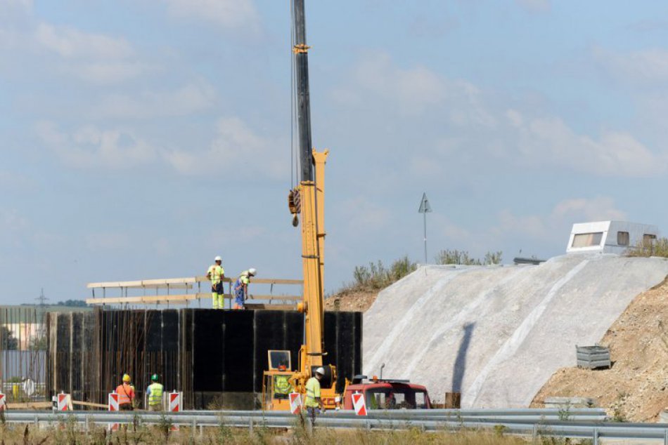 Ilustračný obrázok k článku AKTUÁLNE FOTO: Výstavba diaľničného privádzača k priemyselnému parku v Nitre