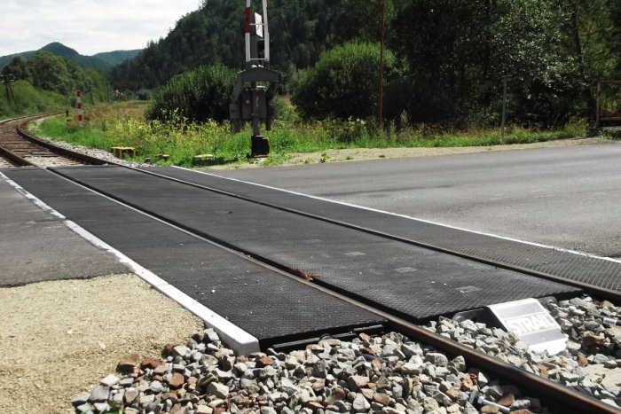Ilustračný obrázok k článku Železničné priecestie v Brezne čaká oprava. Obmedzenia pocítia cestujúci aj vodiči