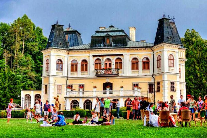 Ilustračný obrázok k článku Víkend v kaštieli s barónkou Žofiou: Tešiť sa môžete aj na tradičný piknik