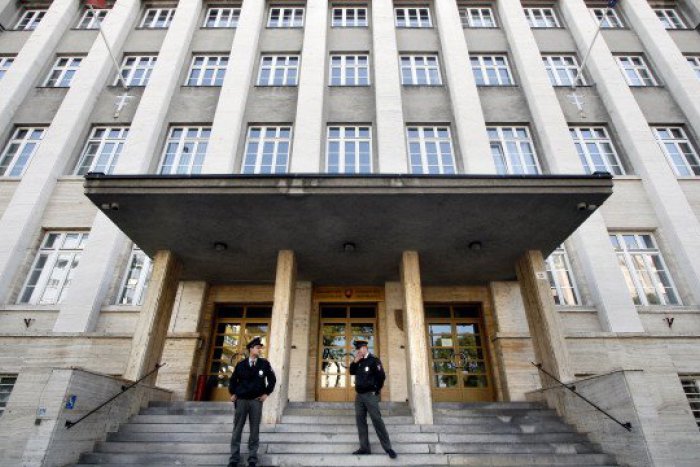 Ilustračný obrázok k článku Bomba v Justičnom paláci ohrozuje Bratislavčanov