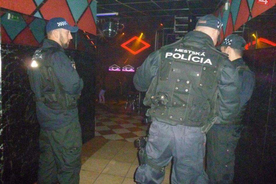 Ilustračný obrázok k článku FOTO: Policajná razia vo Zvolene: Muži zákona v nočných podnikoch aj parkoch!