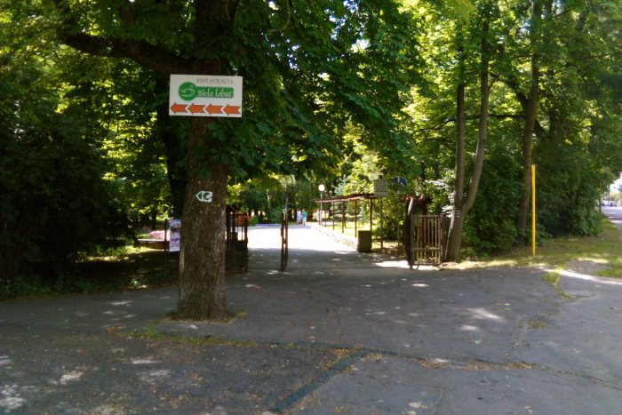 Ilustračný obrázok k článku Kde oddychovať počas leta v Lučenci? 5 dôvodov, prečo ísť práve do Mestského parku