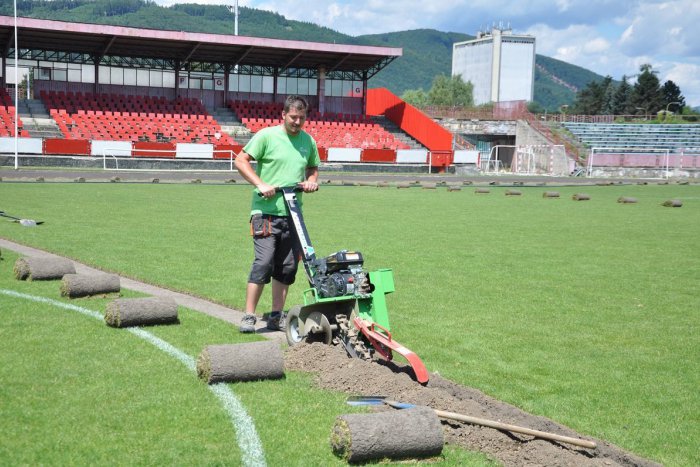 Ilustračný obrázok k článku Futbalový štadión v Považskej s novinkou: Horúčava by už nemala tak škodiť