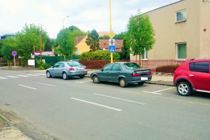 Ilustračný obrázok k článku Dopravná kuriozita v Prešove: Parkovací flek hneď pri priechode pre chodcov! FOTO