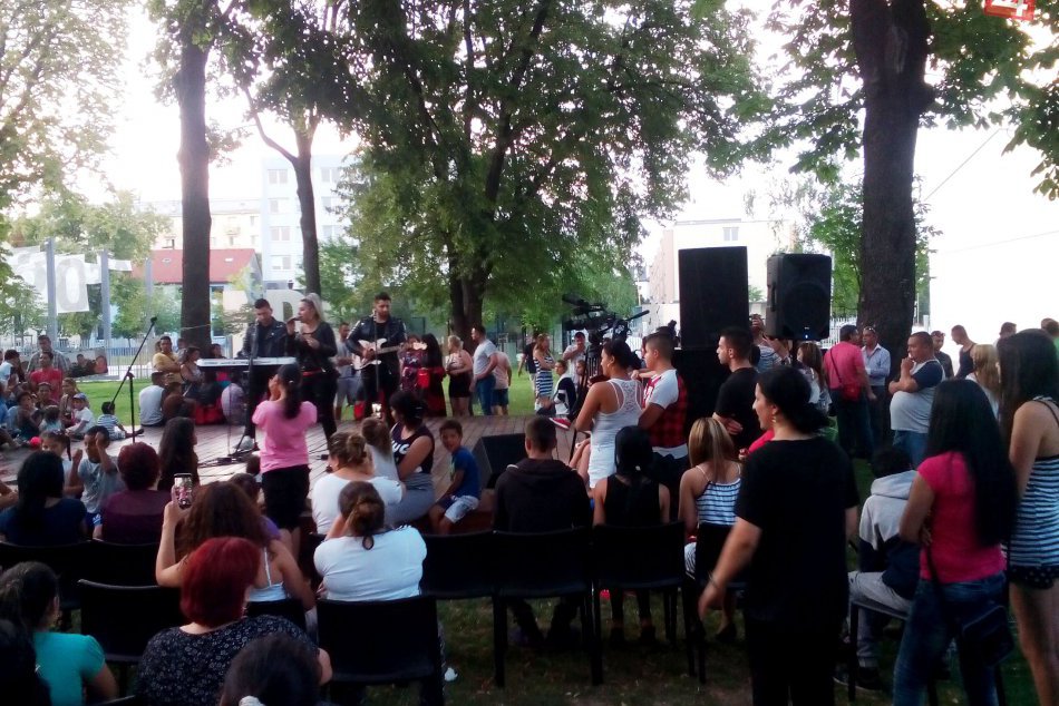 Ilustračný obrázok k článku Rómovia zaplnili areál Kulturparku, FOTO: Zabávala ich temperamentná hudba!