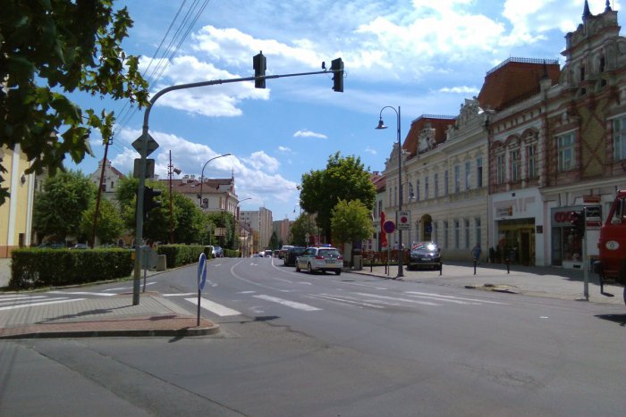 Ilustračný obrázok k článku Nefunkčné semafory v centre Lučenca hnevajú vodičov. Kedy sa rozsvietia?
