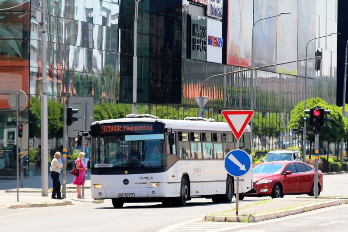 Ilustračný obrázok k článku Platiť v autobusoch MHD cez mobil bude výhodnejšie: Cestovný lístok zlacnel