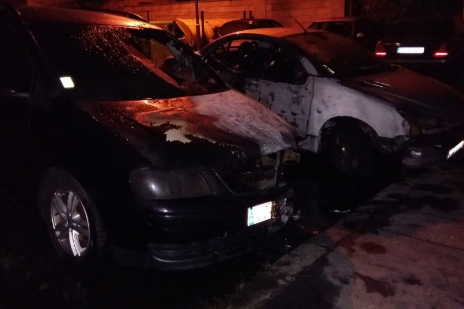 Ilustračný obrázok k článku FOTO: V Trnave bolo v noci rušno. Požiar áut na ulici!