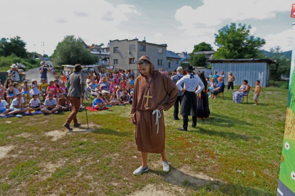 Ilustračný obrázok k článku FOTO: Nevšedný rómsky festival v Bystrici. Odštartoval priamo v osade Na Hrbe