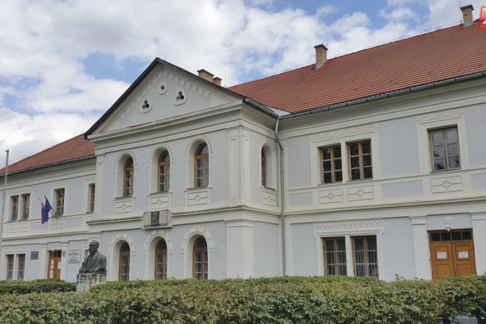 Ilustračný obrázok k článku Neistá budúcnosť Prvého slovenského literárneho gymnázia. O čom uvažuje BBSK?