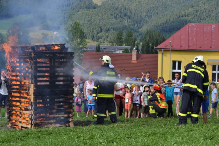 Ilustračný obrázok k článku Hasičská sobota v Martinčeku: deti pomáhali uhasiť domček