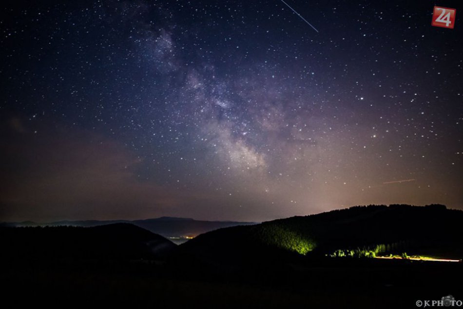 Ilustračný obrázok k článku Romantika ako vyšitá: Filmová noc a nebeské divadlo na Nitrianskom hrade