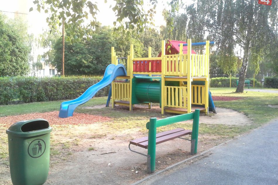 Ilustračný obrázok k článku Deti na Podzámskej sa dočkali: Detské ihrisko je opäť otvorené, FOTO