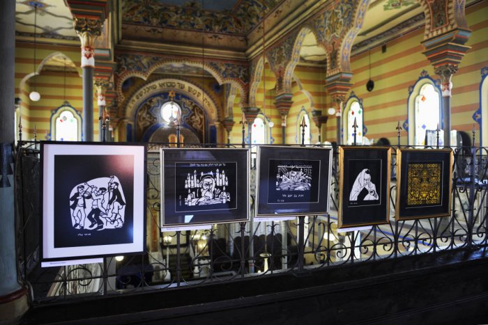 Ilustračný obrázok k článku Netradičné umenie v prešovskej ortodoxnej synagóge: Vystavené sú Obrazy z papiera