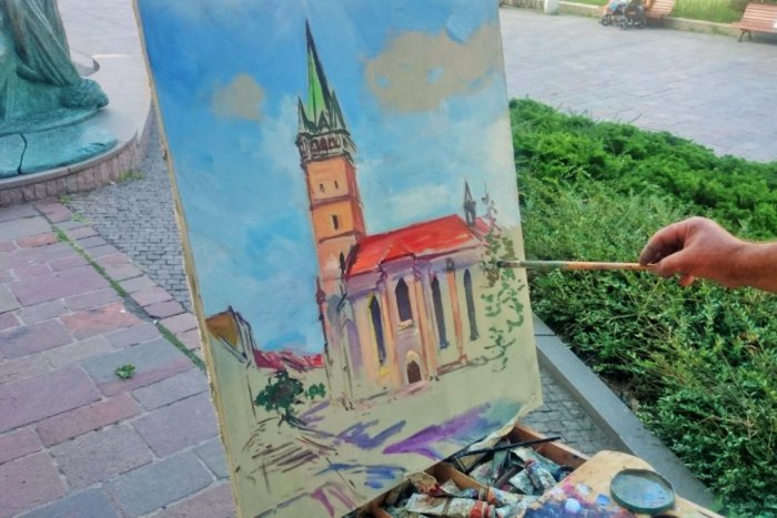 Ilustračný obrázok k článku Maliar Vasiľ v uliciach Prešova: Na plátno zaznamenáva dominanty mesta, FOTO