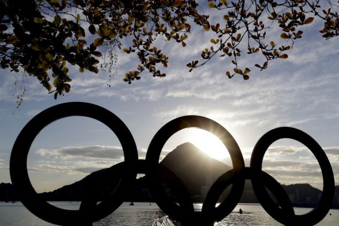 Ilustračný obrázok k článku Z KAŽDÉHO KÚTA: Makoví pašeráci na olympiáde i letecký skokan spod Tatier