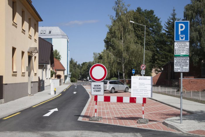 Ilustračný obrázok k článku Rekonštrukcia Bernolákovej ulice sa chýli ku koncu: Termín bude dodržaný