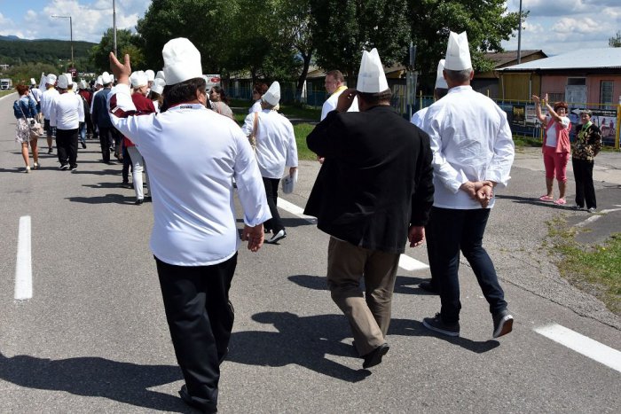 Ilustračný obrázok k článku Tohto slovenské more ešte nebolo svedkom: Na Šírave pochodovali kuchári!