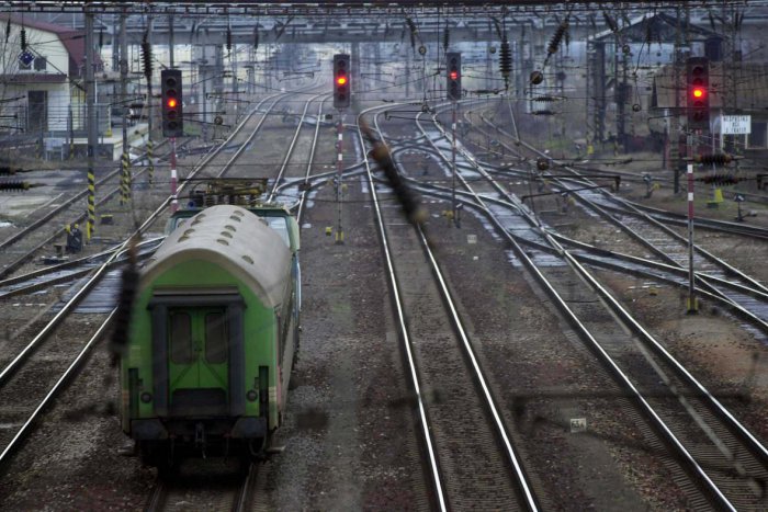 Ilustračný obrázok k článku Cestujúci na železnici, pozor! Medzi Bystricou a Breznom hlásia výluku