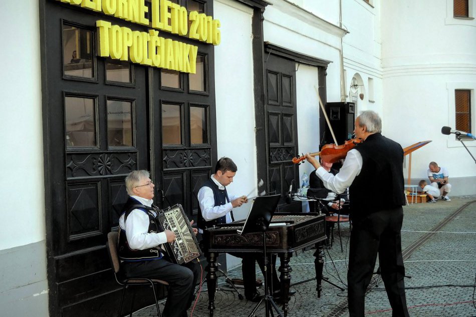 Ilustračný obrázok k článku VIDEO: Topoľčianske kultúrne leto pokračuje, ľudom zahral známy husľový virtuóz