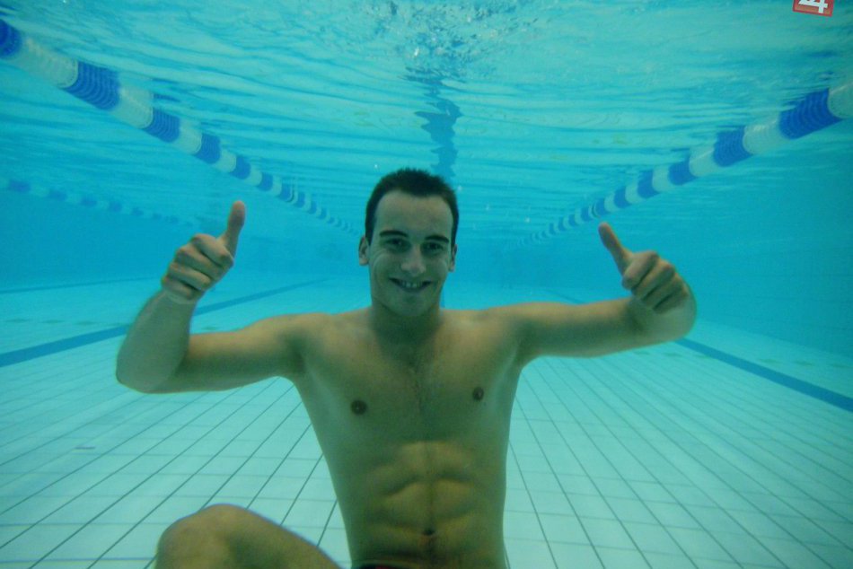 Ilustračný obrázok k článku Mladý plavec z bystrickej univerzity v ROZHOVORE. Treba skočiť a dať zo seba všetko