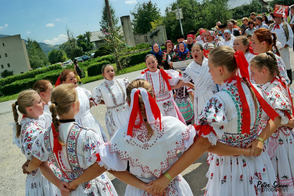 Ilustračný obrázok k článku Ulice obce Rejdová ožijú folklórnym festivalom: GOS-ka zverejnila dátum aj parádne VIDEO