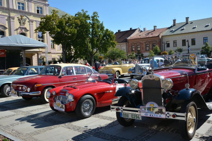 Ilustračný obrázok k článku Oldtimer Rallye Tatry odštartoval v Mikuláši: FOTO z otvorenia!