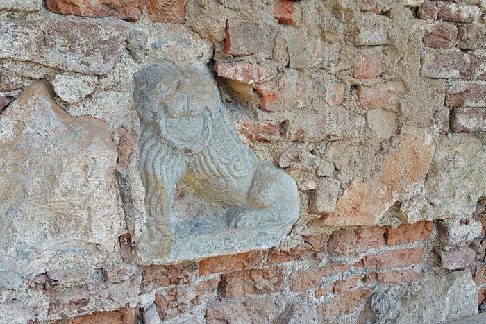 Ilustračný obrázok k článku Podaril sa im parádny kúsok: V kaštieli našli nevšedný artefakt