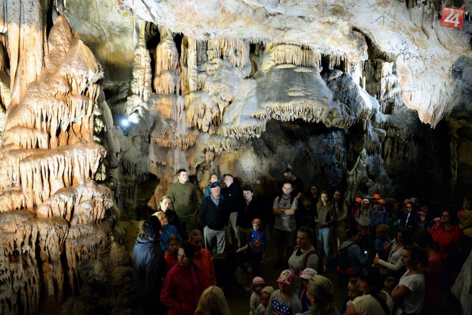 Ilustračný obrázok k článku To je nádhera: Stanišovskú jaskyňu v Jánskej doline zdobí ľadová výzdoba, FOTO!