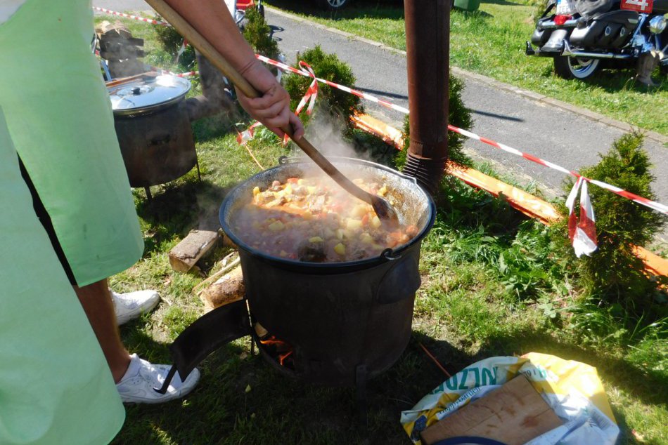 Ilustračný obrázok k článku Guláš, špeciálna fazuľovica i vatra: Doprajte si zážitok len na skok od Spišskej