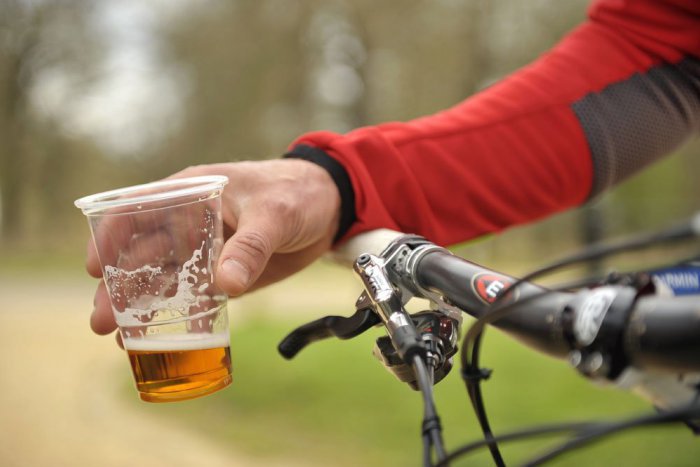 Ilustračný obrázok k článku AKO STE HLASOVALI: Dve pivá áno! Nulovú toleranciu pre cyklistov by mali zrušiť